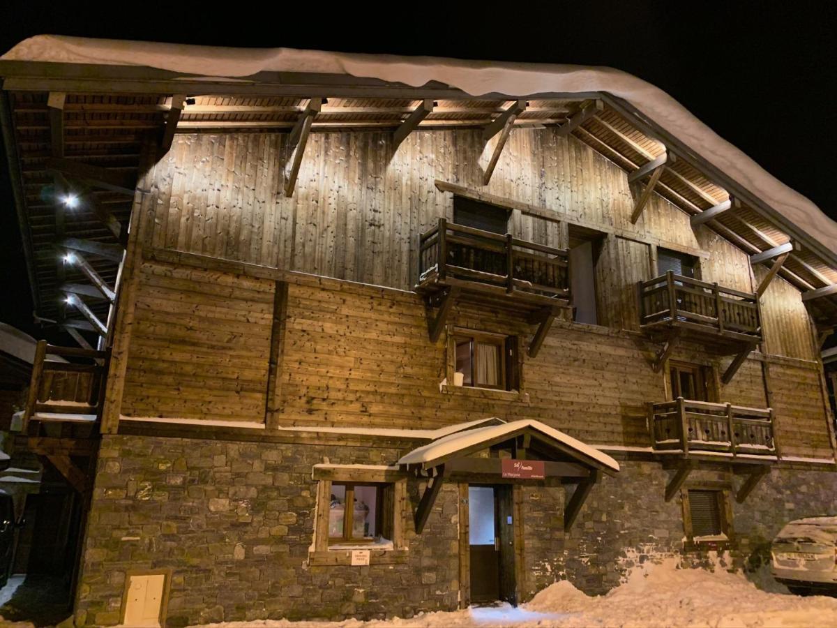 לינה וארוחת בוקר לה ג'ט Chalet Marjorie מראה חיצוני תמונה